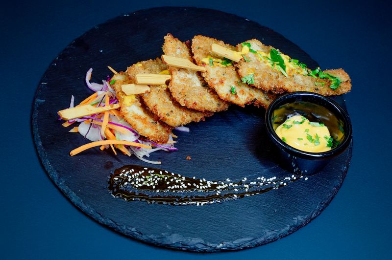 Classic crispy chicken tenders with dipping sauce
